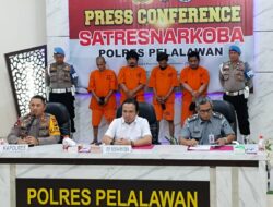 Polres Pelalawan bersama Ditres Narkoba Polda Riau telah berhasil mengungkap jaringan internasional peredaran narkoba jenis sabu-sabu dan pil ekstasi di Kabupaten Pelalawan.