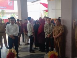 Bupati Pelalawan lakukan soft opening pasar modren Sorek