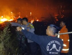 Ada 17 gubuk persinggahan yang terletak di pinggiran Danau Toba Kabupaten Simalungun ludes terbakar