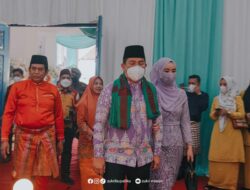 Bupati Pelalawan H. Zukri semasa menjabat Aula Gedung Daerah Gratis untuk Masyarakat dalam rangka resepsi Pernikahan 