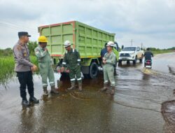 Polsek Langgam Monitoring Banjir Luapan Sungai Kampar