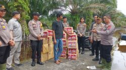 Kapolres Pelalawan Salurkan Bantuan Sembako Untuk Warga Terdampak Banjir