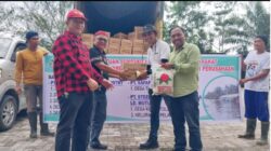 Grup KLK PT Adei Plantation dan Industri,PT Safari Riau, PT Steelindo Wahanana Perkasa Serahkan Bantuan Korban banjir