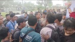 Demo Tuntut Kepastian Realisasi Beasiswa Mahasiswa Ricuh, Mahasiswa dengan Aparat Kepolisian Bentrok