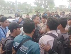 Demo Tuntut Kepastian Realisasi Beasiswa Mahasiswa Ricuh, Mahasiswa dengan Aparat Kepolisian Bentrok